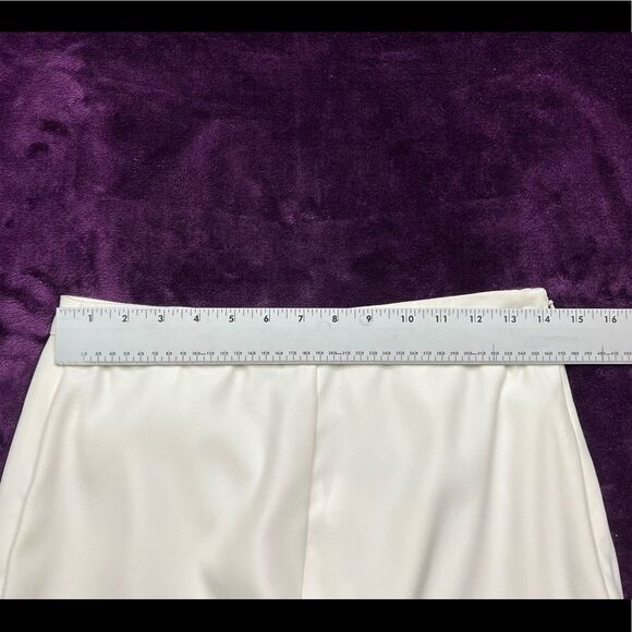 Cupcakes and Cashmere Lancer Cream White Flounce Ruffle High Waisted Shorts 6 - Picture 9 of 11